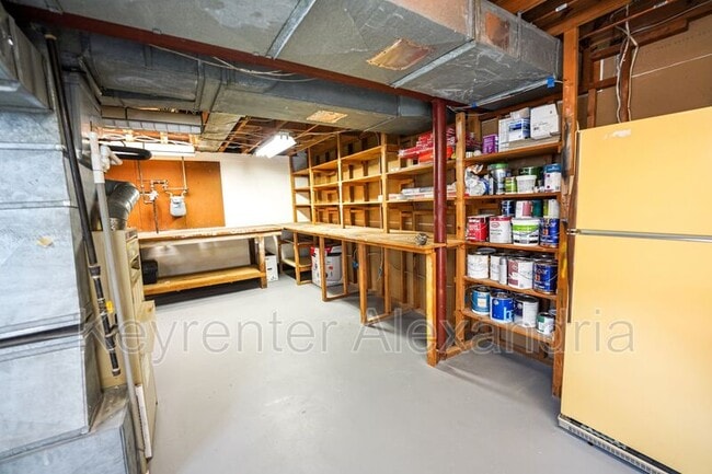 Building Photo - 906 Neal Dr