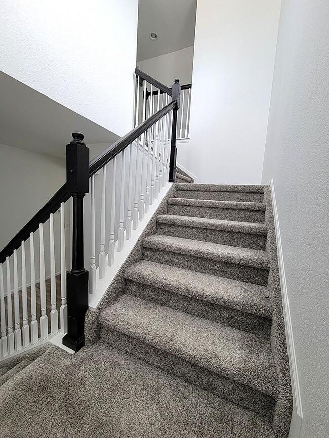 Building Photo - ALL PROSPECTIVE TENANTS MUST SUBMIT A $58 ...