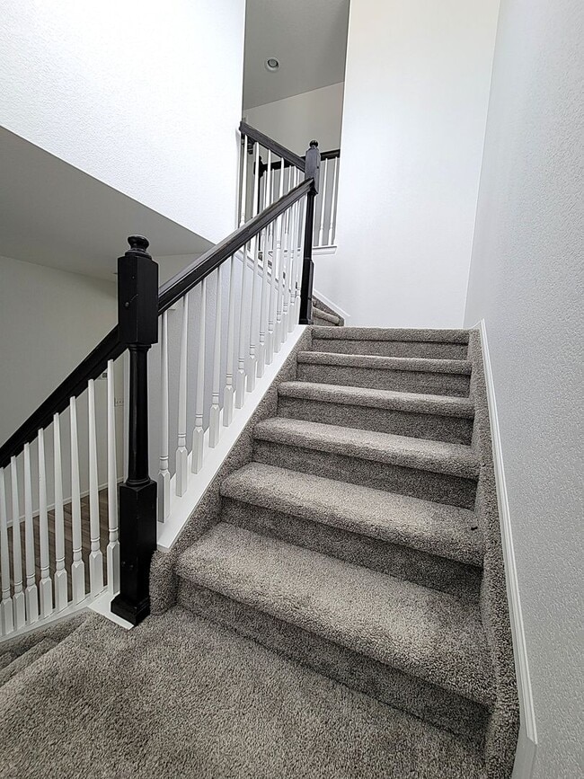 Building Photo - ALL PROSPECTIVE TENANTS MUST SUBMIT A $58 NON-REFUNDABLE APPLICATION FEE PER APPLICANT ONLINE AND...