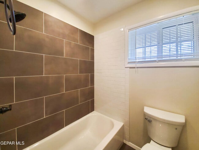 Building Photo - 4311 N Stanton St