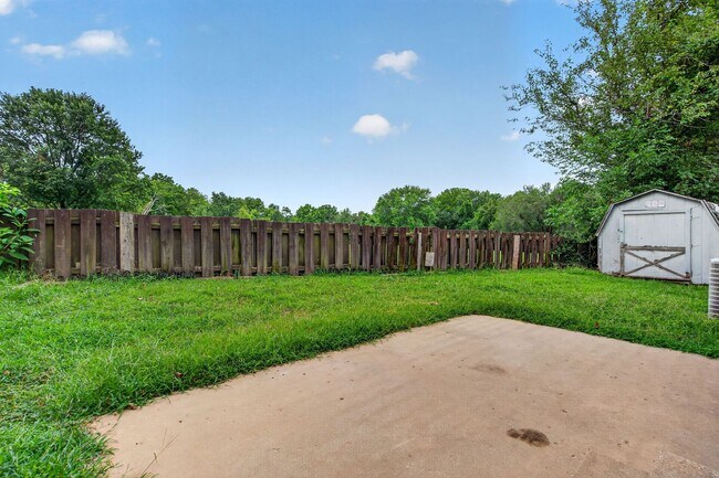 Building Photo - Newly Remodeled | 4 Bedroom | 1 Bathroom | Springfield MO!