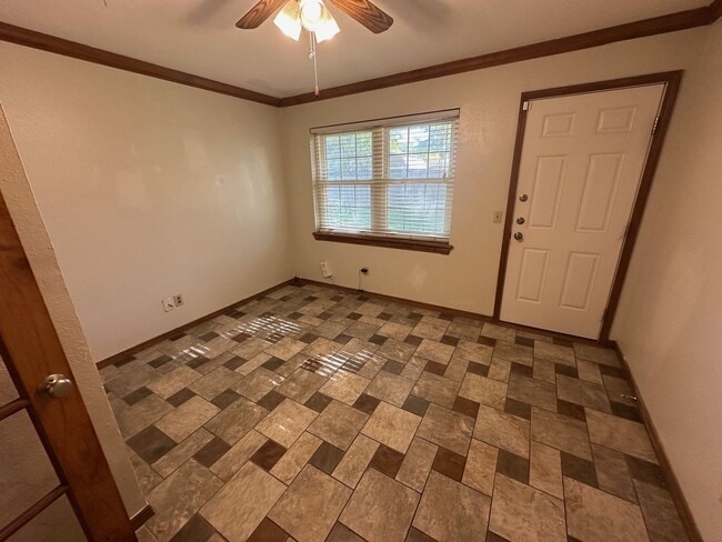 Building Photo - 7503 Elmhurst Dr