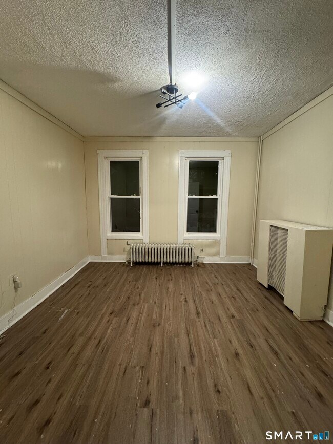 Building Photo - 18 Woolsey St