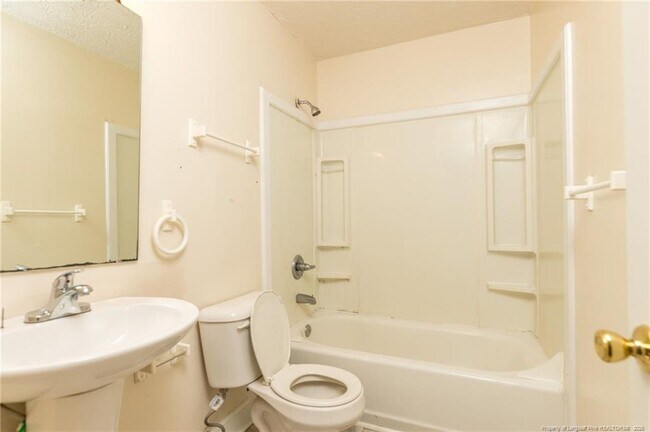 Building Photo - 100 Lewiston Ct