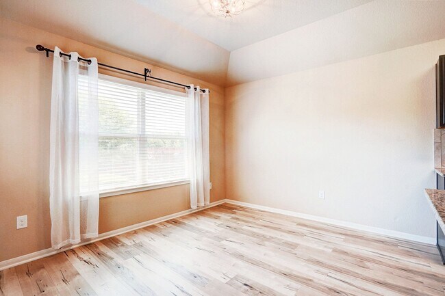 Building Photo - Charming 3BR/2BA Contemporary Home with Lu...