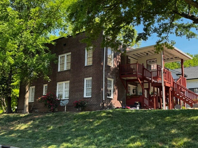 Building Photo - 425 Grandin Rd