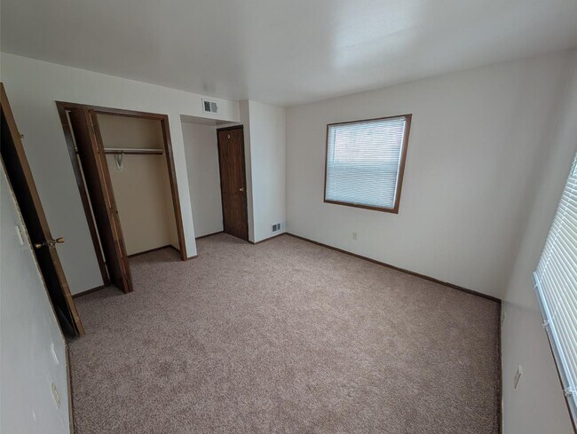 Building Photo - 1408 E Sunset Dr