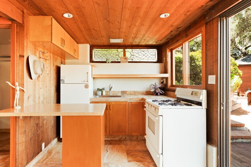 Building Photo - 21071 Waveview Dr