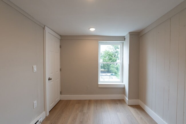 Building Photo - Newly rehabbed 3 bedroom