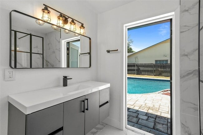 Building Photo - 2350 Sherbrooke Rd