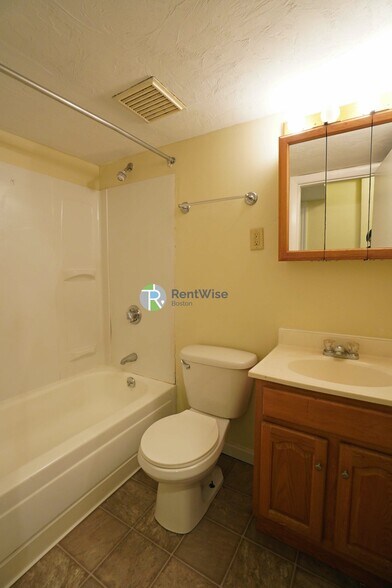 Building Photo - 230 Fuller St