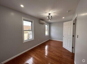 Building Photo - 69-21 49th Ave