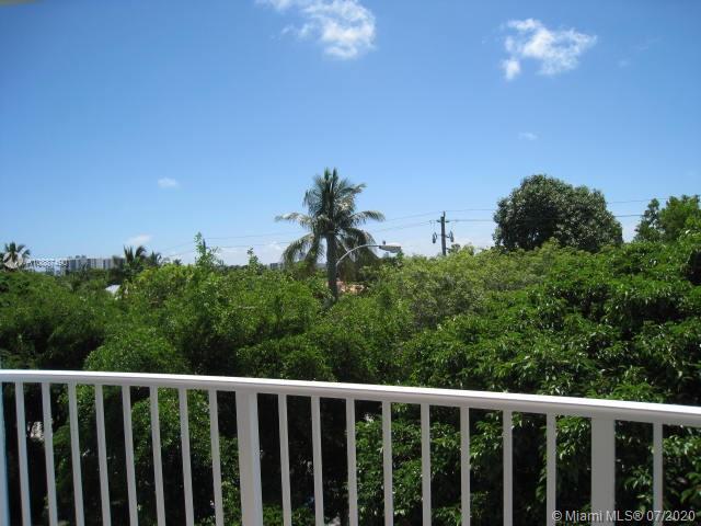 Building Photo - 1555 N Treasure Dr