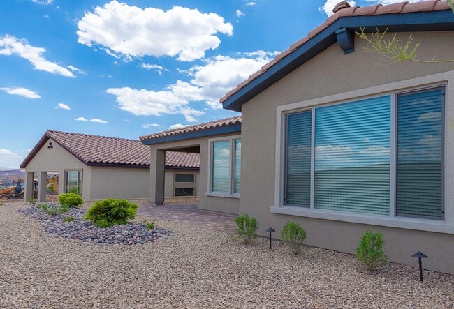 Building Photo - SINGLE STORY HOME IN GATED DEL WEBB AT LAK...
