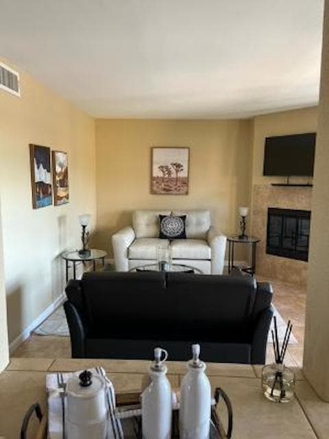 Building Photo - 6651 N Campbell Ave