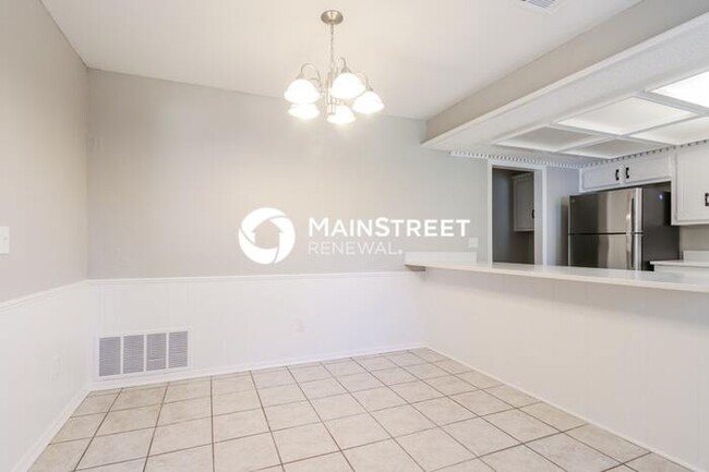 Building Photo - 1113 N Patterson Dr