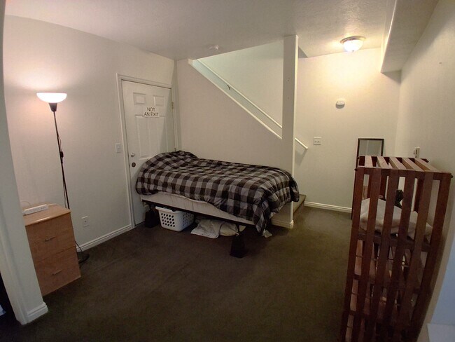 Building Photo - 879 E 350 N