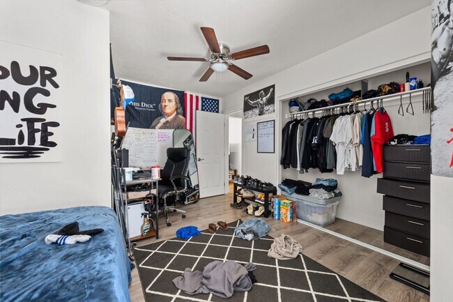 Building Photo - Private pool with canyon views!