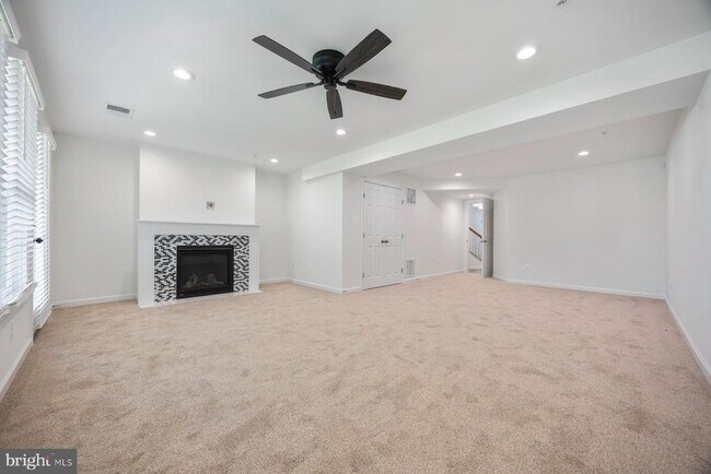 Building Photo - 616 Warbler Walk