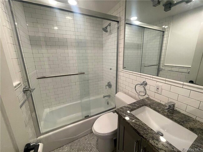 Building Photo - 17 Cedar St