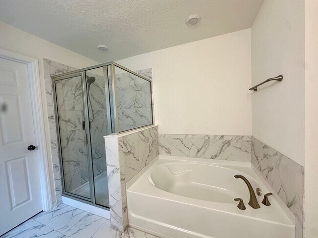 Building Photo - Spacious Home in Growing Area!