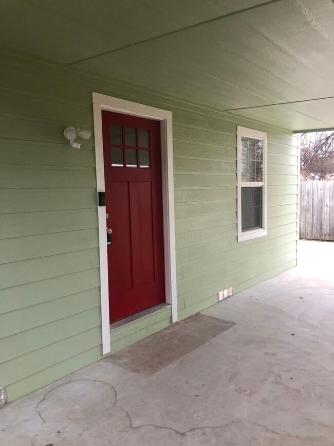 Building Photo - Newly remodeled in 2023!  1 bed, 1 bath, ALL appliances!