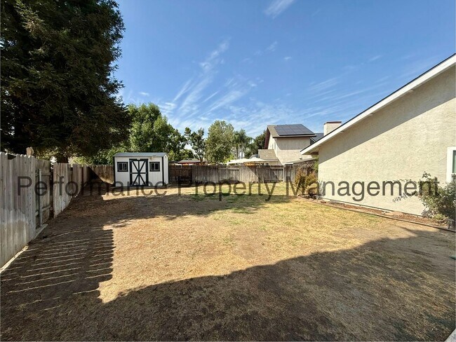 Building Photo - Beautiful 3 Bed/2 Bath NW Bakersfield Home w/ RBP/Pest Control, Pool & Solar