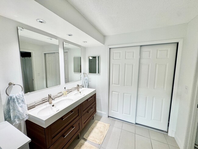 Building Photo - Dr. Phillips 3 Bed 2 Bath For Rent at soug...