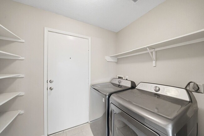 Building Photo - 21619 Knightsbrook Ln