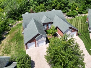 Building Photo - 10 2612