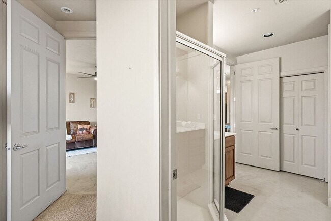 Building Photo - 225 N Country Ln