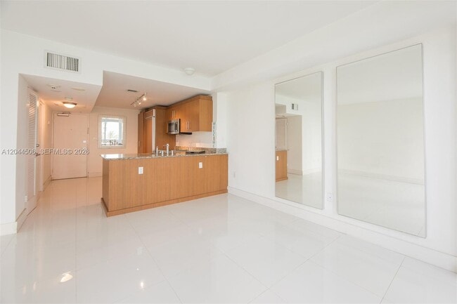 Building Photo - 10275 Collins Ave