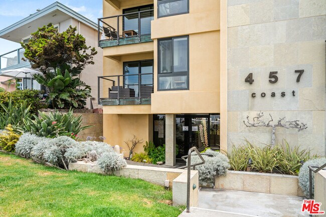 Building Photo - 457 Coast Blvd