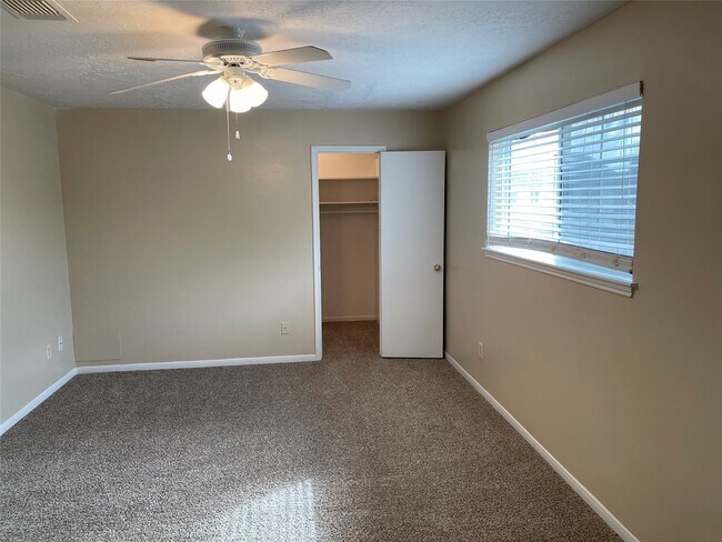 Building Photo - 2914 Arrowhead Dr
