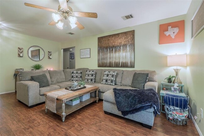 Building Photo - 1705 Friars Tale Ln