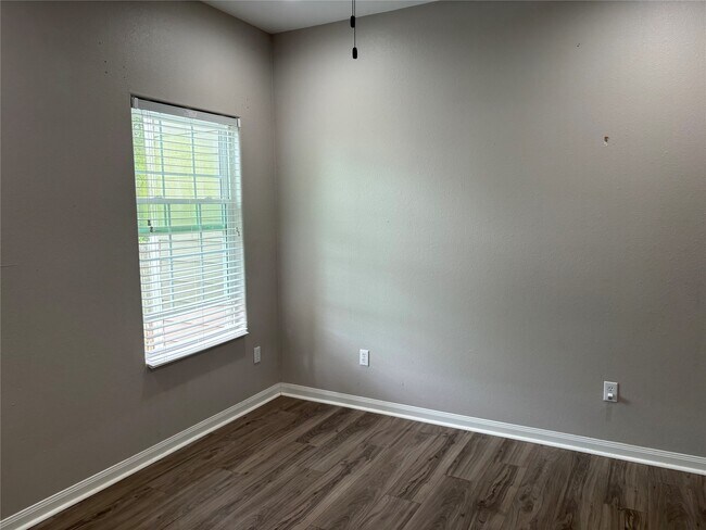 Building Photo - 16839 Balmoral St