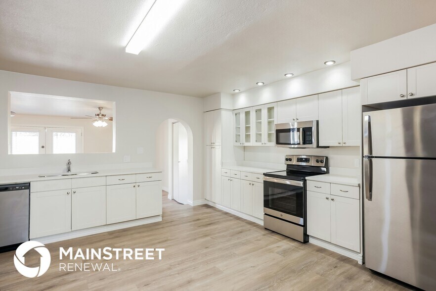 Building Photo - 2708 W Acoma Dr