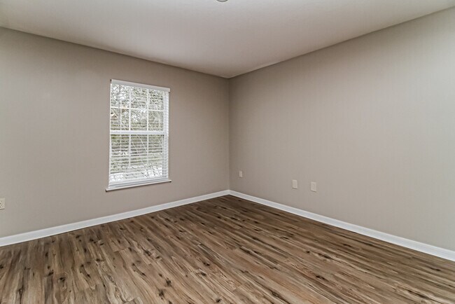 Building Photo - 350 Lake Shepard Dr