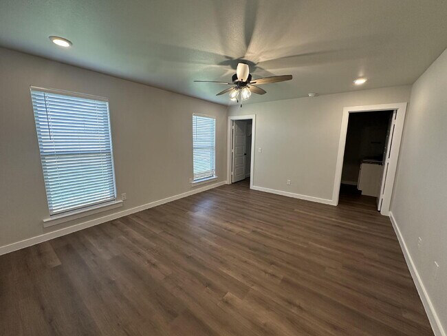 Building Photo - Brand New 3/2/2 in Cypress Ranch!