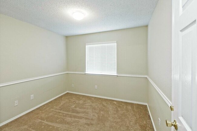 Building Photo - 1118 Water Oak Way