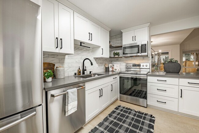 Building Photo - 2Bd/2Ba Bellevue Condo
