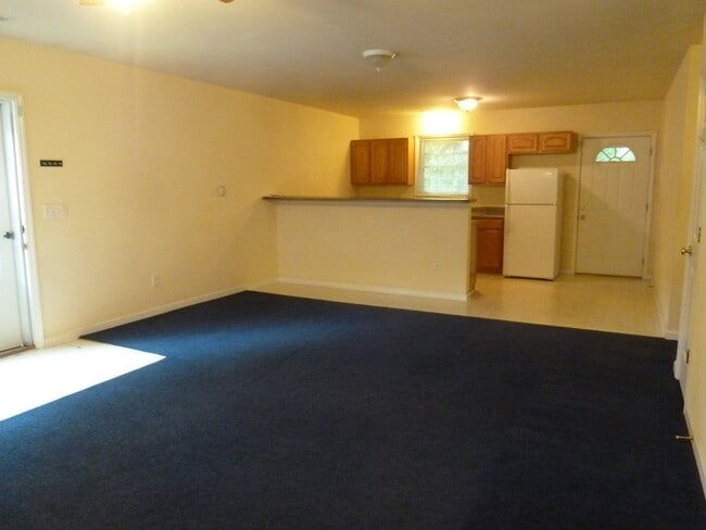 Building Photo - Awesome location for this spacious 4br 2ba...