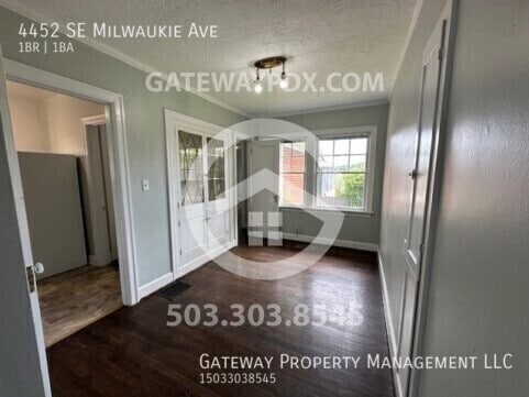 Building Photo - 4452 SE Milwaukie Ave