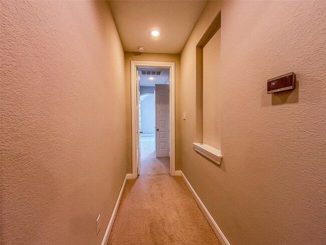 Building Photo - 25639 Kearsley Dr