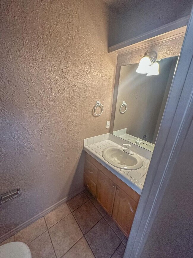 Building Photo - 423 Las Casitas Way