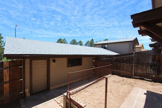 Building Photo - 4BR Home in Rio Homes | Split Floor Plan + Near NAU & CCC