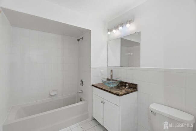 Building Photo - 116 Chariot Ct