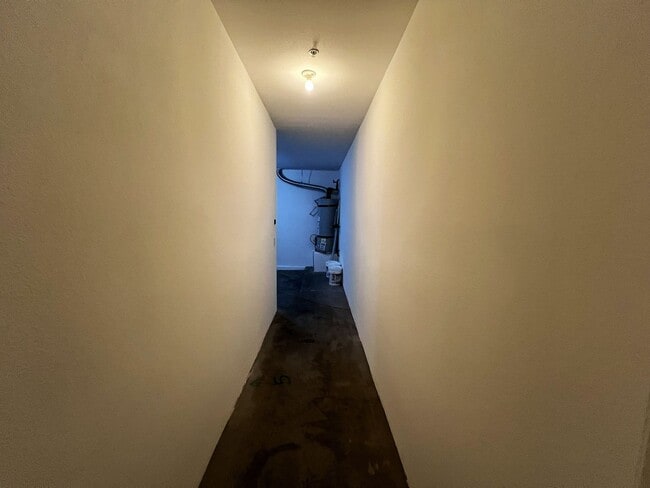 Building Photo - 3 Bedroom Condo with 1 Car Garage