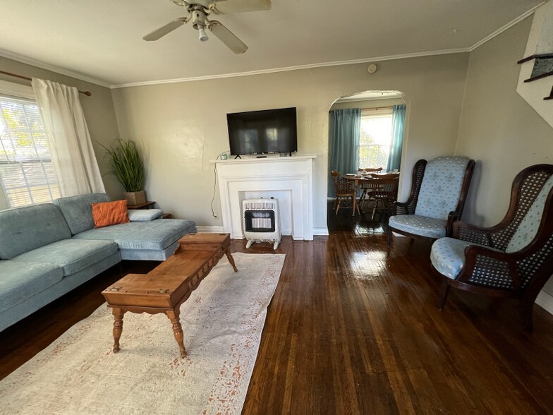 Building Photo - 1140 S College Ave