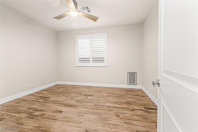 Building Photo - 4631 Amazing View St